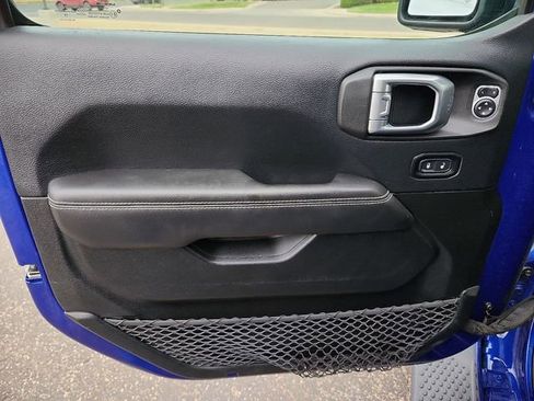 Used 2019 Jeep Wrangler Unlimited Sahara w/ Uconnect 4C Nav & Sound Group AWD/4WD image 12
