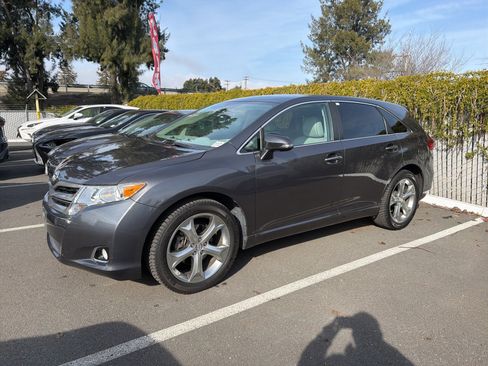 Used 2014 Toyota Venza XLE image 4