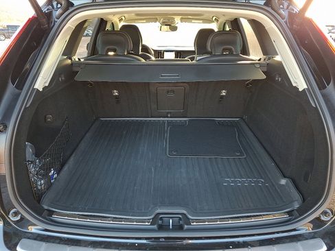 Certified 2023 Volvo XC60 B5 Ultimate w/ Climate Package image 27