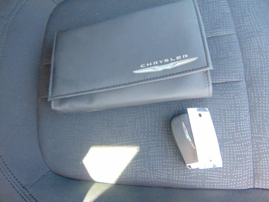 Used 2016 Chrysler 200 LX FWD image 10