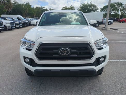 Used 2022 Toyota Tacoma SR5 w/ Technology Package image 4