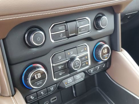 Used 2021 Chevrolet Tahoe High Country w/ Premium Package image 26