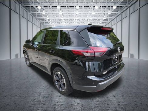 Certified 2024 Nissan Rogue SV FWD image 6