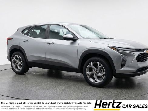 Used 2025 Chevrolet Trax LT image 1