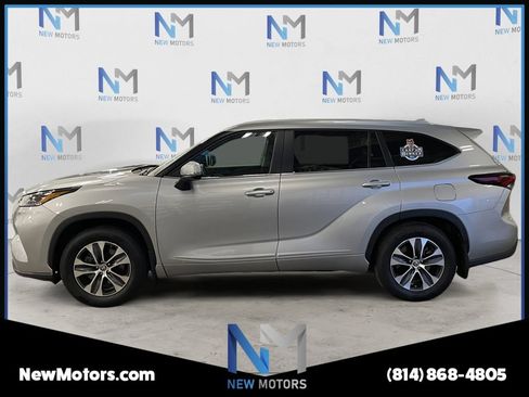 Used 2024 Toyota Highlander XLE AWD/4WD image 2