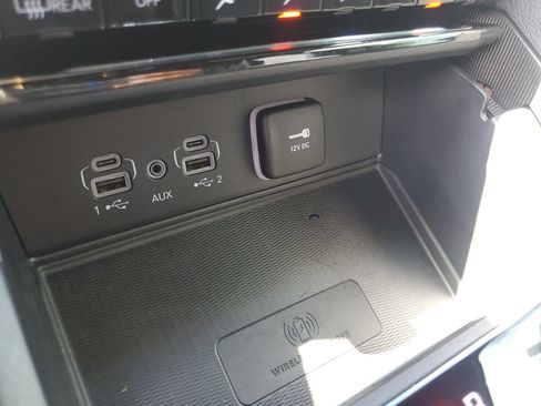 Used 2025 Jeep Grand Cherokee Laredo w/ Luxury Tech Group I AWD/4WD image 22