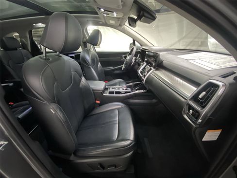 Used 2023 Kia Sorento EX w/ Panoramic Sunroof Package image 31
