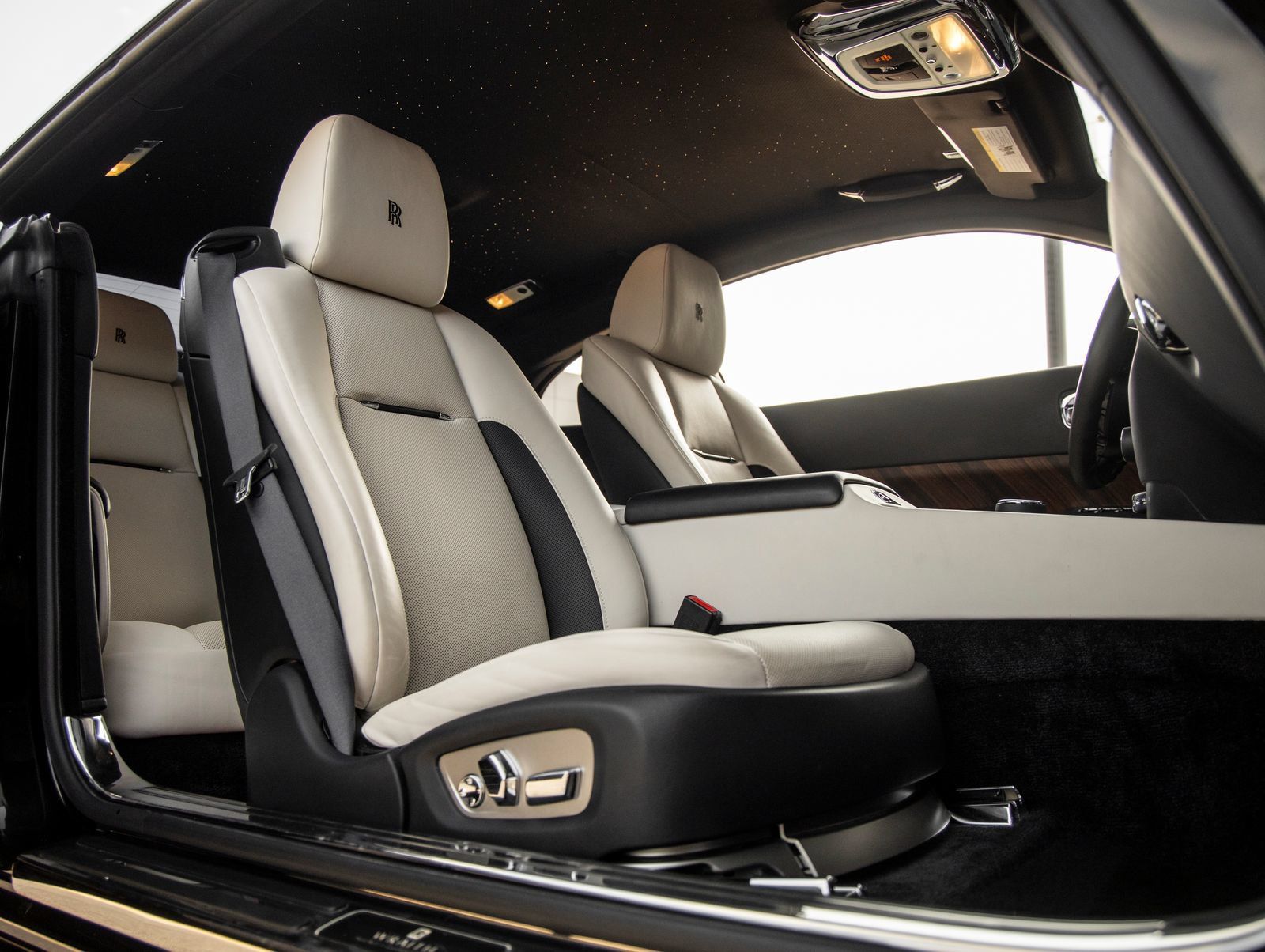 Used 2019 Rolls-Royce Wraith RWD image 41