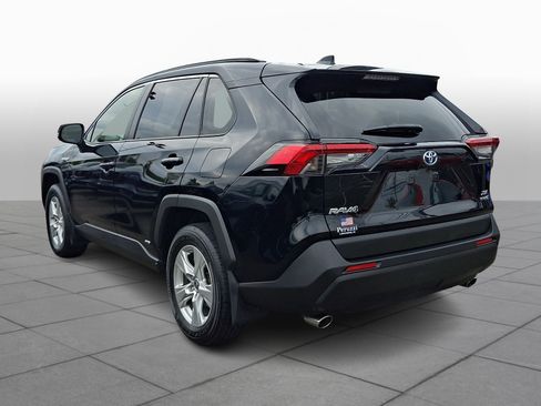 Used 2021 Toyota RAV4 XLE AWD/4WD image 5
