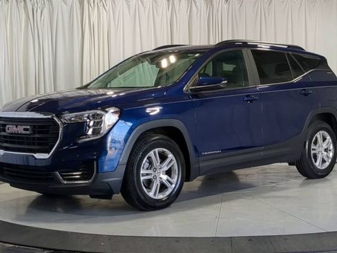 Used 2023 GMC Terrain SLE w/ Driver Convenience Package FWD image 5