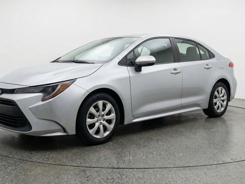 Used 2025 Toyota Corolla LE image 3