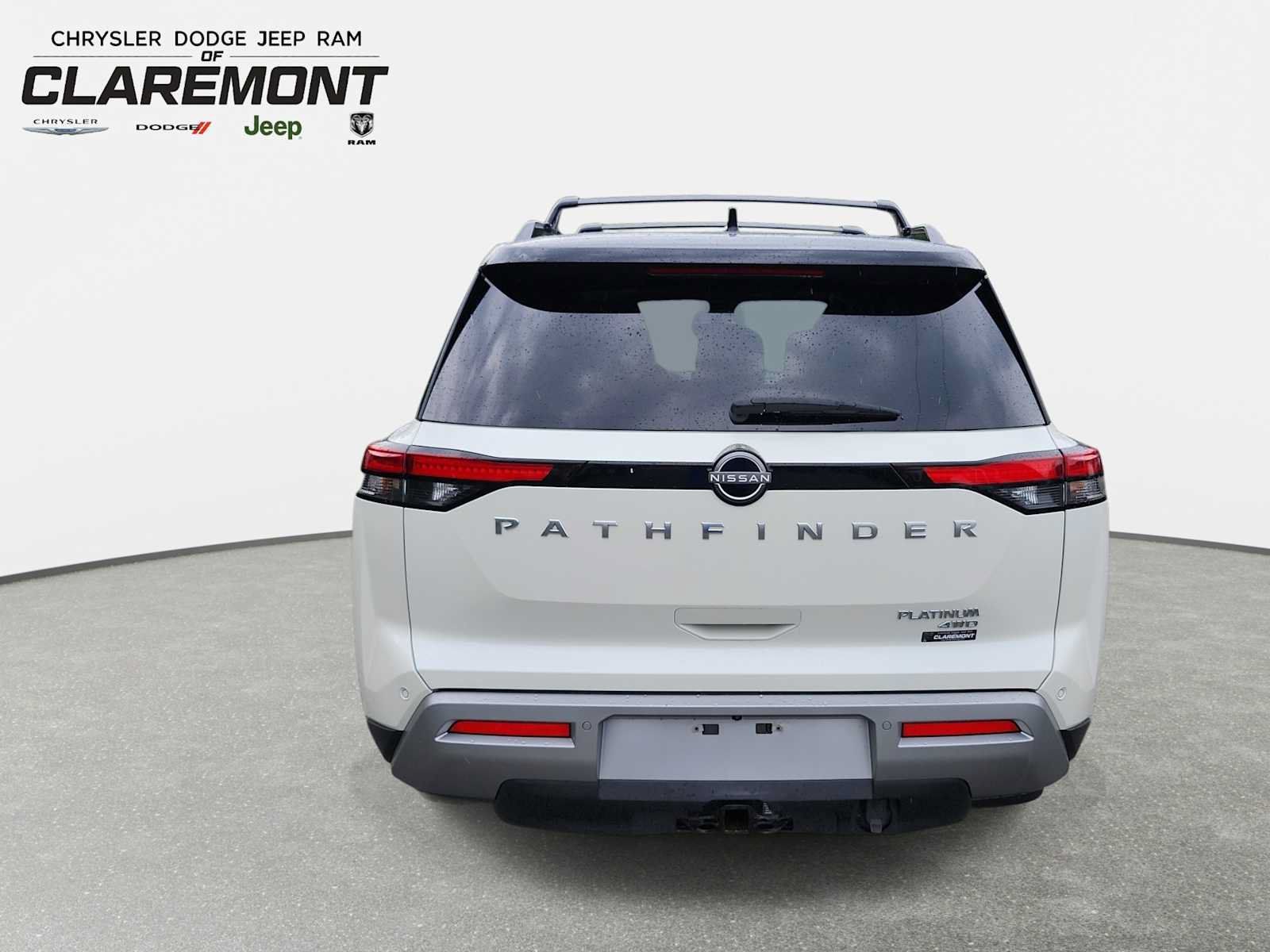 Used 2023 Nissan Pathfinder Platinum AWD/4WD image 17