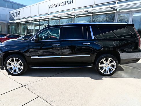 Used 2017 Cadillac Escalade ESV Luxury image 8