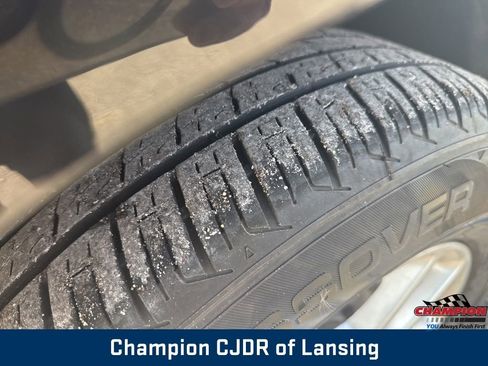 Used 2023 Chrysler Pacifica Touring-L image 14