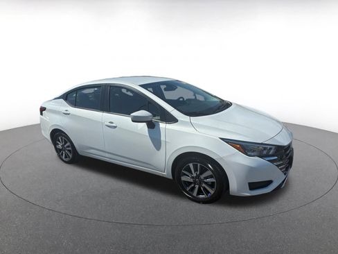 Used 2025 Nissan Versa SV image 1