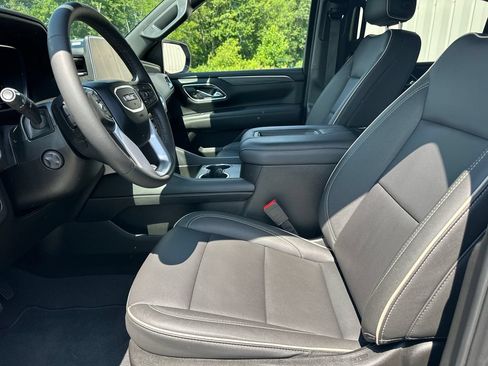 Used 2024 GMC Yukon XL SLT w/ SLT Luxury Package RWD image 10