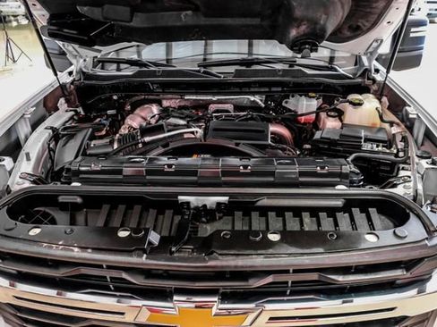 Used 2024 Chevrolet Silverado 2500 LT w/ Convenience Package image 7