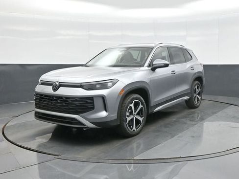 New 2026 Volkswagen Tiguan SE AWD/4WD image 3
