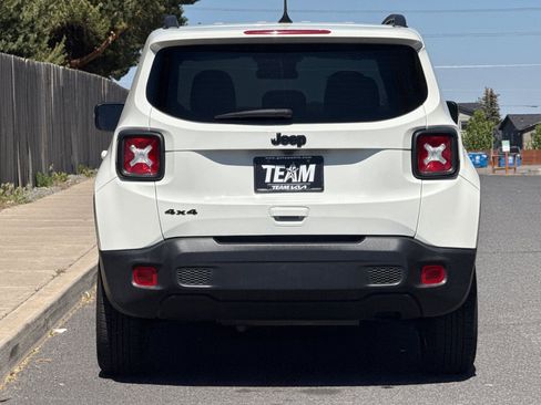 Used 2023 Jeep Renegade Latitude AWD/4WD image 5