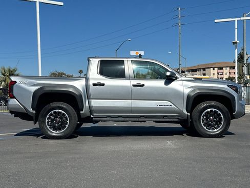Used 2025 Toyota Tacoma TRD Off-Road AWD/4WD image 6