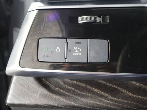 Used 2023 Audi Q8 Premium Plus w/ Premium Plus Package AWD/4WD image 39