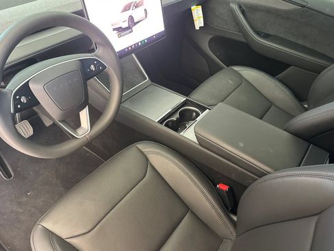 Used 2026 Tesla Model Y 2WD image 29
