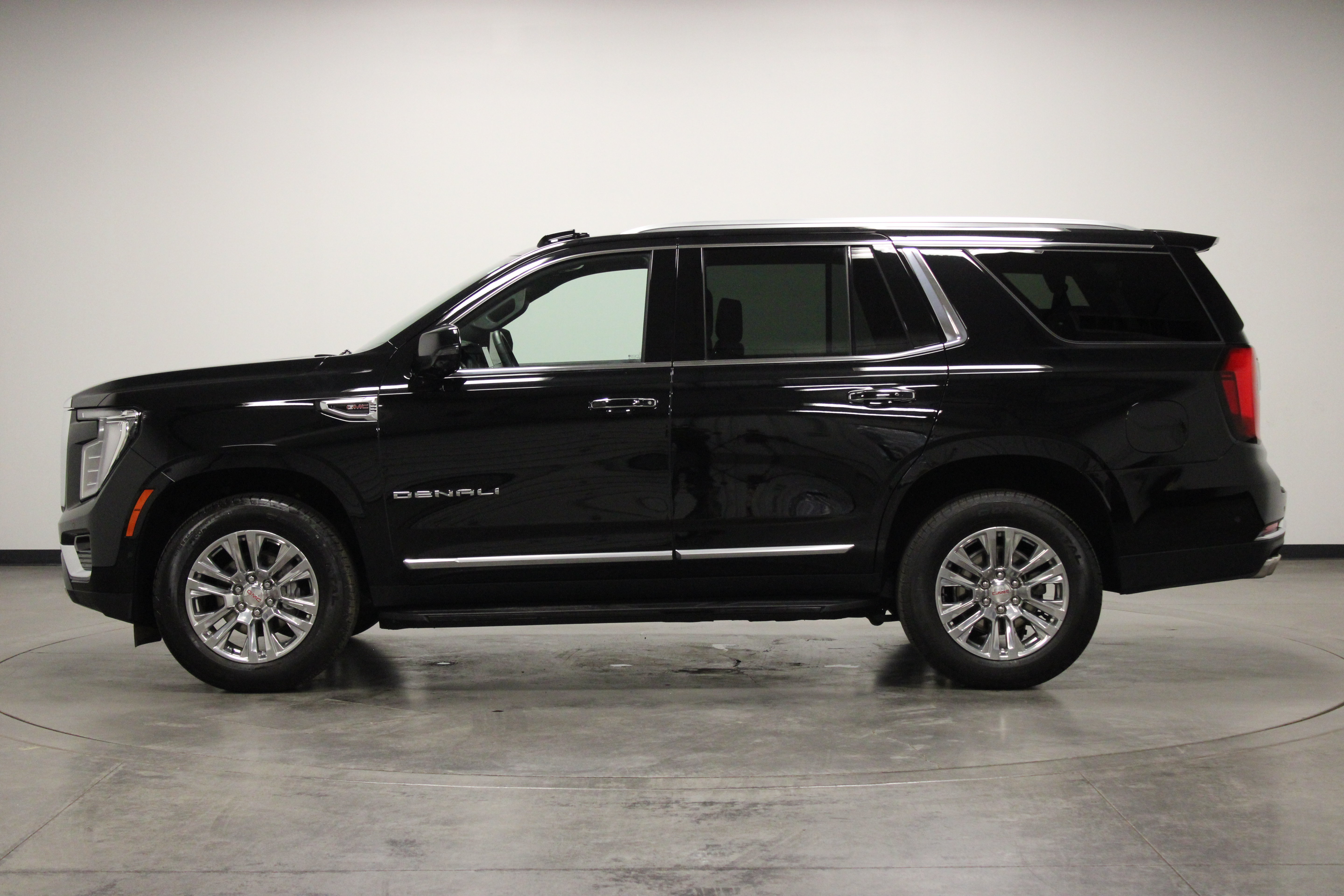 Used 2025 GMC Yukon Denali AWD/4WD image 5