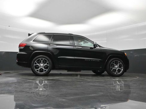 Used 2020 Jeep Grand Cherokee Overland AWD/4WD image 25