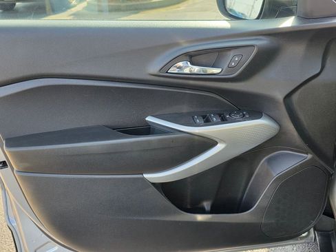 Used 2025 Chevrolet Trax LS image 10