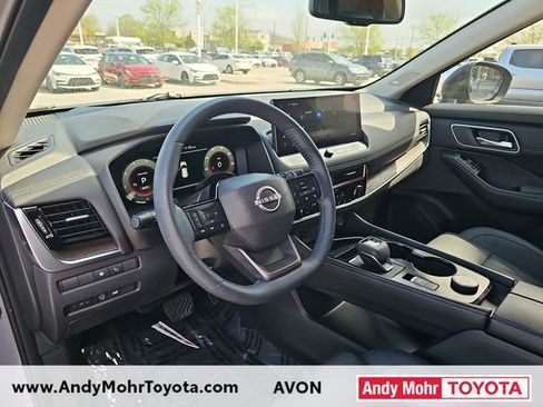 Used 2025 Nissan Rogue Platinum w/ Tech Package image 9