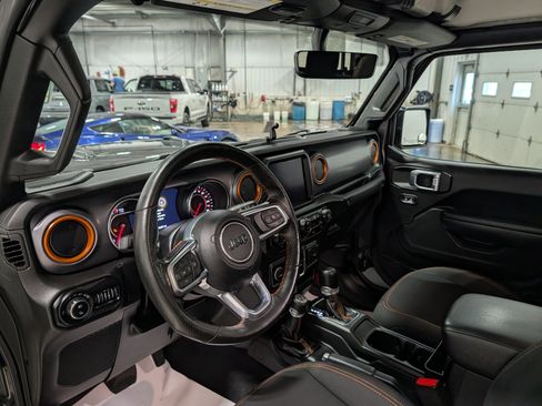 Used 2022 Jeep Gladiator Mojave w/ Cold Weather Group image 17