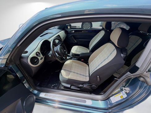Used 2018 Volkswagen Beetle 2.0T Coast FWD image 18