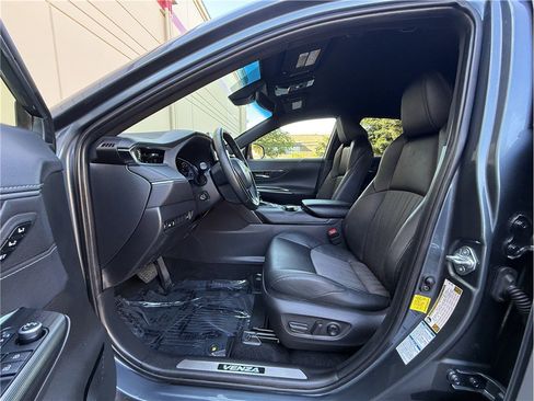 Used 2021 Toyota Venza XLE AWD/4WD image 11