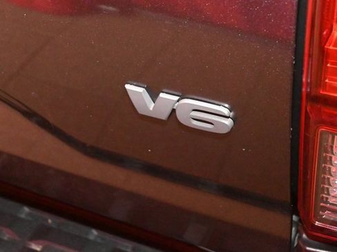 Used 2018 Toyota Tacoma TRD Off-Road image 12