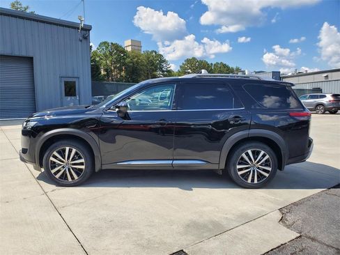 Certified 2024 Nissan Pathfinder Platinum w/ Cargo Package image 9