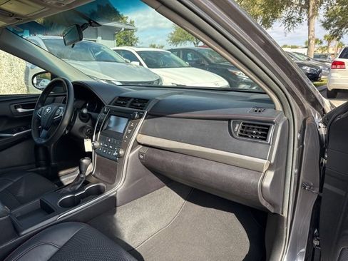 Used 2017 Toyota Camry SE image 10