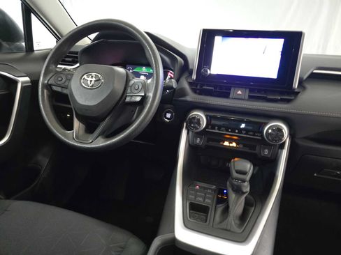 Used 2025 Toyota RAV4 XLE AWD/4WD image 11