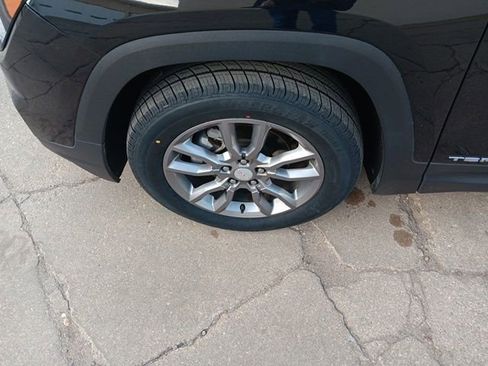 Used 2023 GMC Terrain SLT image 36