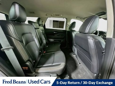 Used 2022 Nissan Pathfinder SL AWD/4WD image 35
