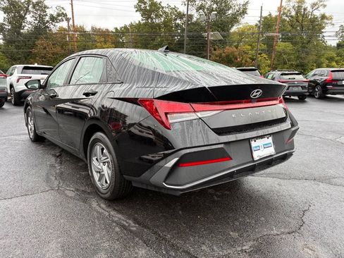 Used 2024 Hyundai Elantra SE FWD image 5