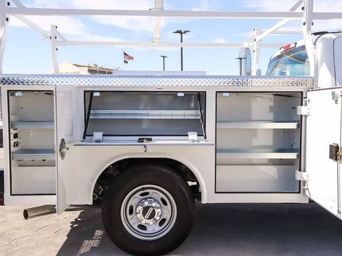 New 2026 Ford F250 XL w/ XL Chrome Package RWD image 34
