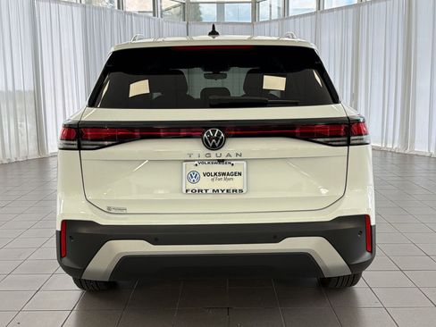 Used 2025 Volkswagen Tiguan S image 10