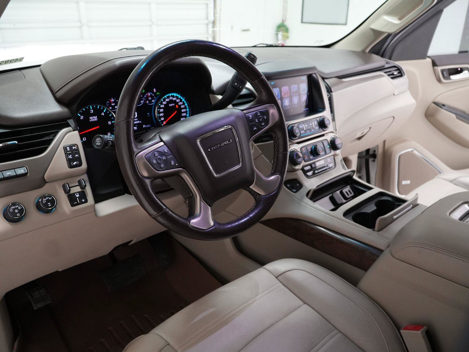 Used 2018 GMC Yukon XL Denali w/ Denali Ultimate Package AWD/4WD image 8