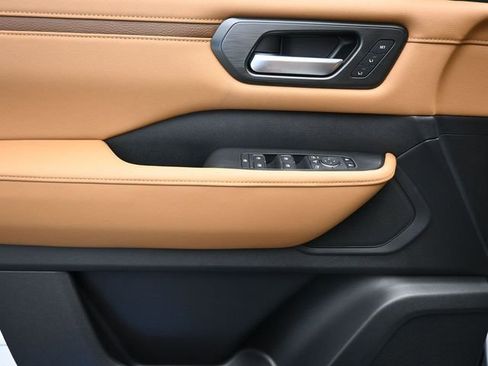 New 2026 Nissan Armada SL w/ Captain's Chari Seat Package image 29