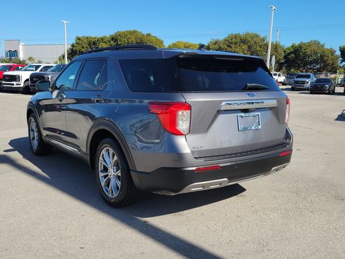 Used 2022 Ford Explorer XLT w/ Equipment Group 202A image 7