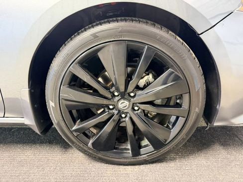 Used 2022 Nissan Altima 2.5 SR w/ Midnight Edition Package FWD image 17