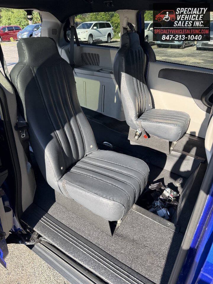 Used 2018 Dodge Grand Caravan SXT FWD image 22