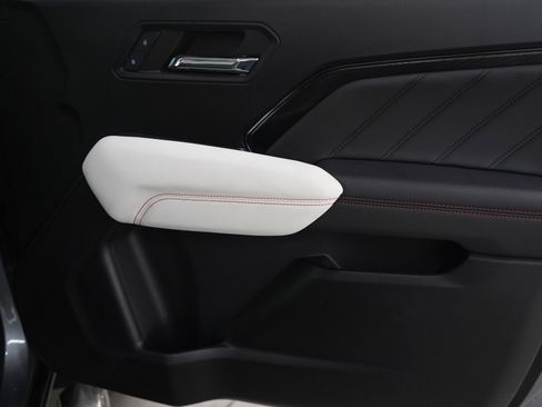 Used 2024 GMC Canyon AT4X image 9