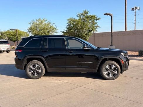Used 2022 Jeep Grand Cherokee Limited 4xe w/ Luxury Tech Group II AWD/4WD image 4