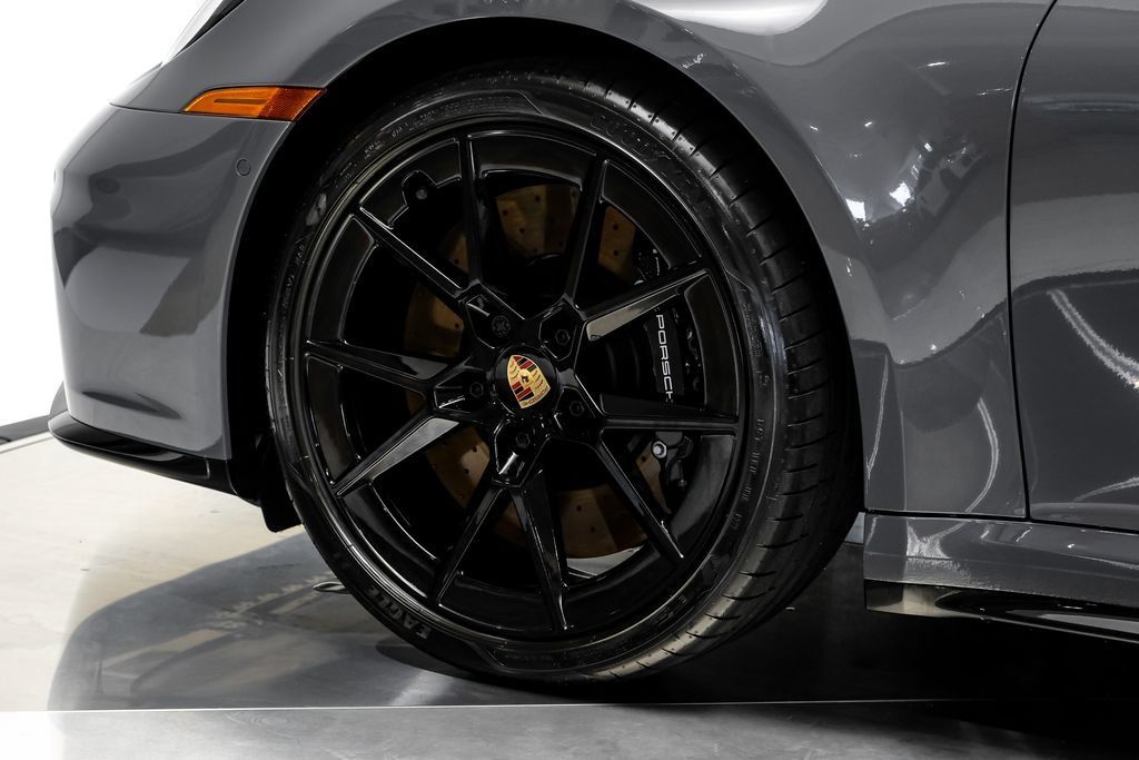 Used 2025 Porsche 911 Carrera S RWD image 40